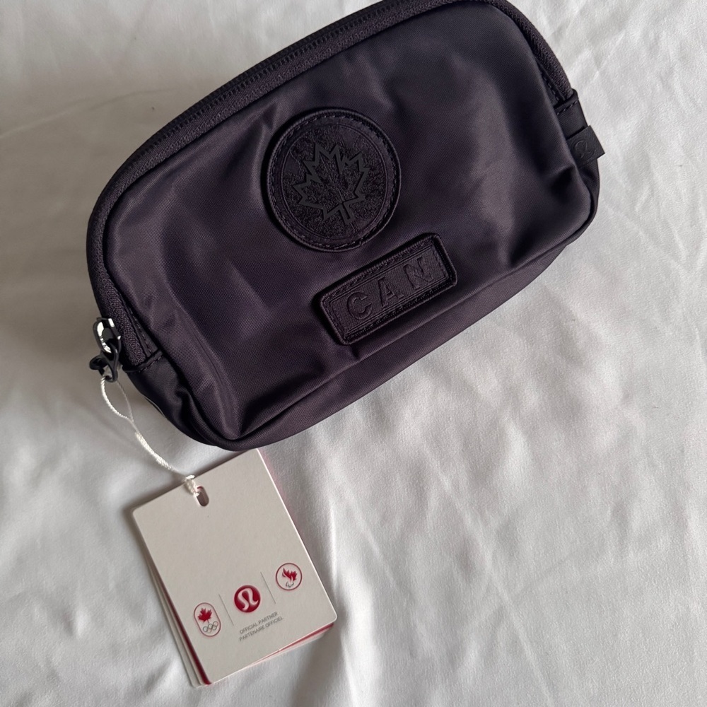 🆕 Lululemon Team Canada Future Legacy Mini Belt Bag - Atmospheric Purple - Picture 3 of 8